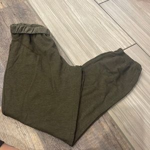 Amazing jogger never worn in olive!!!!